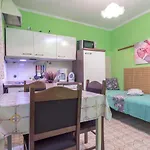 Apartman With Parking Space - 16053 Póla