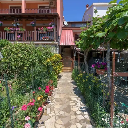 With A Parking Space - 16053