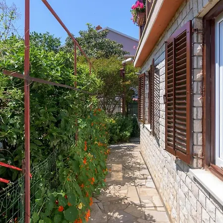 With Parking Space - 16053 * Pula