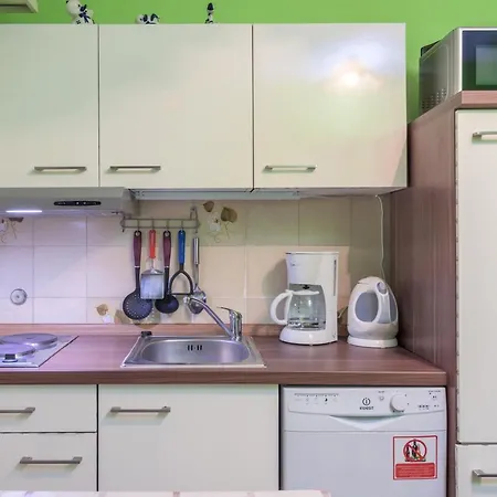 Apartament With A Parking Space - 16053 Pula