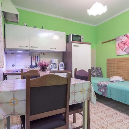 Apartament With A Parking Space - 16053 Pula