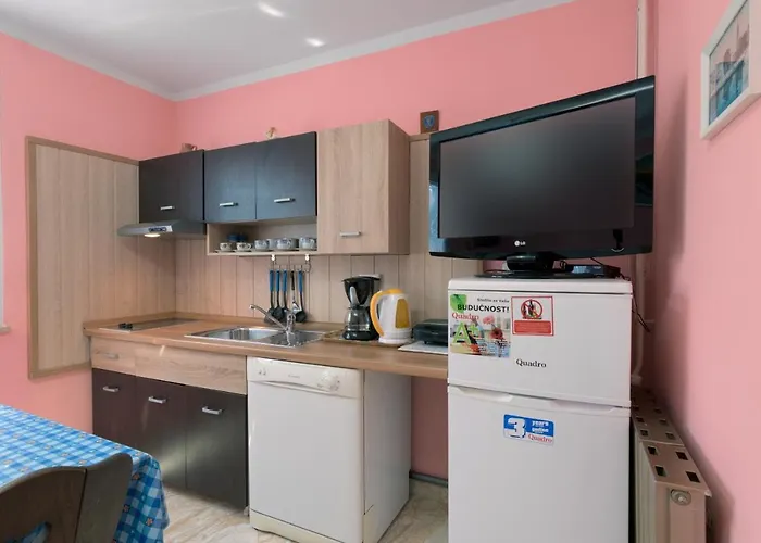 Apartmán With Parking Space - 16053 Pula