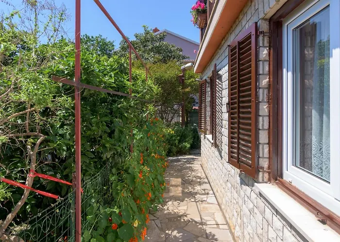 With Parking Space - 16053 * Pula