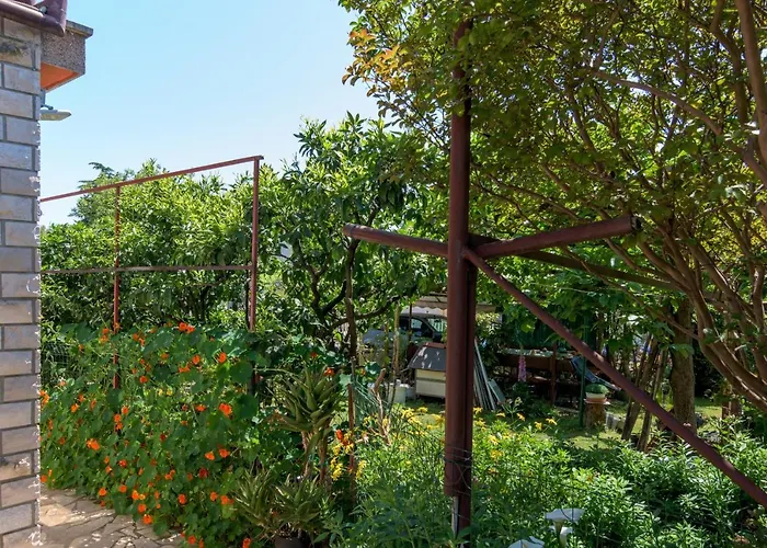 With Parking Space - 16053 Pula