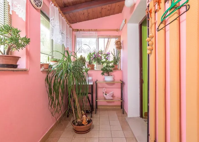 With Parking Space - 16053 * Pula